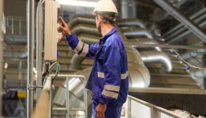 Pemeliharaan prediktif untuk mengurangi downtime. Optimalisasi penggunaan energi. Peningkatan keamanan dengan sensor gerak dan akses. Pengelolaan ruang yang lebih efisien. Pengalaman penghuni yang lebih baik.